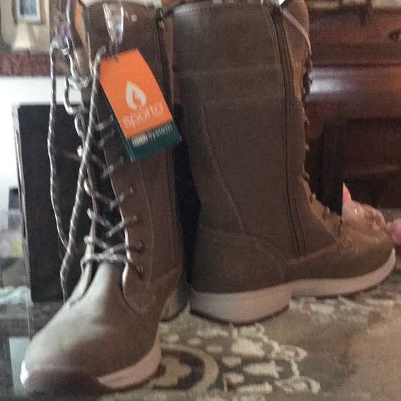 Bnwt snow boot size 8 - Picture 1 of 9